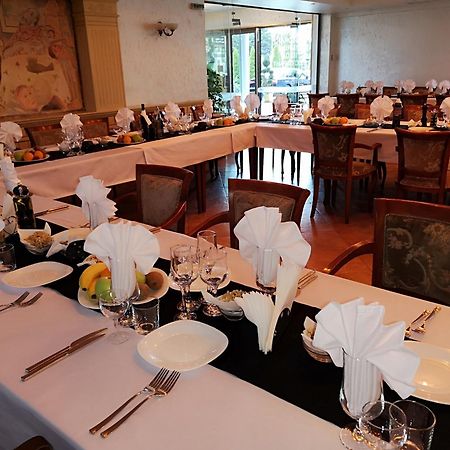 Terra Europe Brontes Hotel Тирговиште Екстер'єр фото
