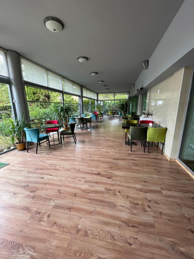 Terra Europe Brontes Hotel Тирговиште Екстер'єр фото