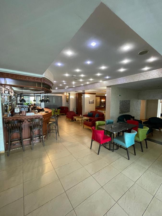 Terra Europe Brontes Hotel Тирговиште Екстер'єр фото