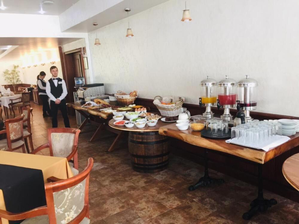 Terra Europe Brontes Hotel Тирговиште Екстер'єр фото