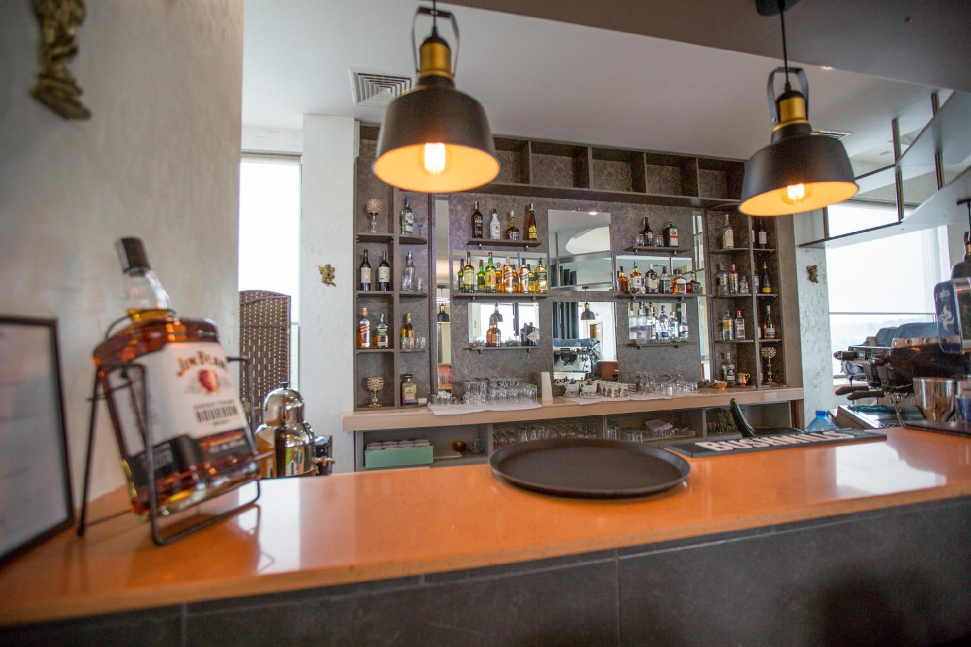 Terra Europe Brontes Hotel Тирговиште Екстер'єр фото