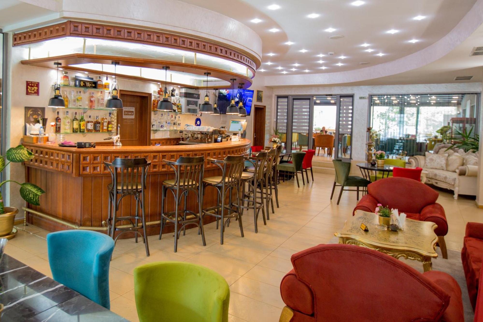 Terra Europe Brontes Hotel Тирговиште Екстер'єр фото