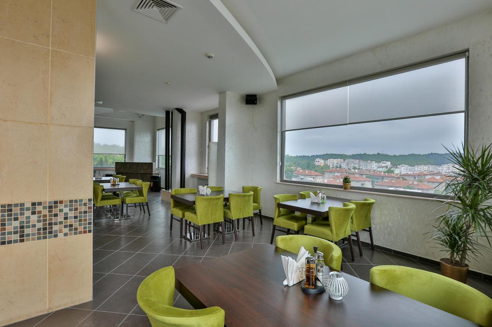 Terra Europe Brontes Hotel Тирговиште Екстер'єр фото