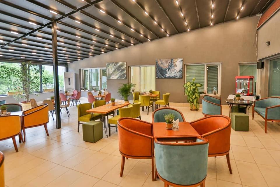 Terra Europe Brontes Hotel Тирговиште Екстер'єр фото