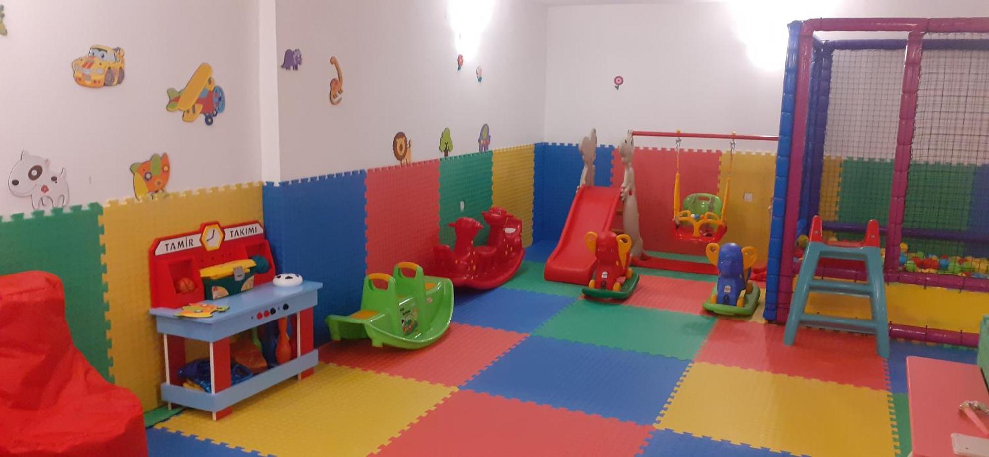 Terra Europe Brontes Hotel Тирговиште Екстер'єр фото