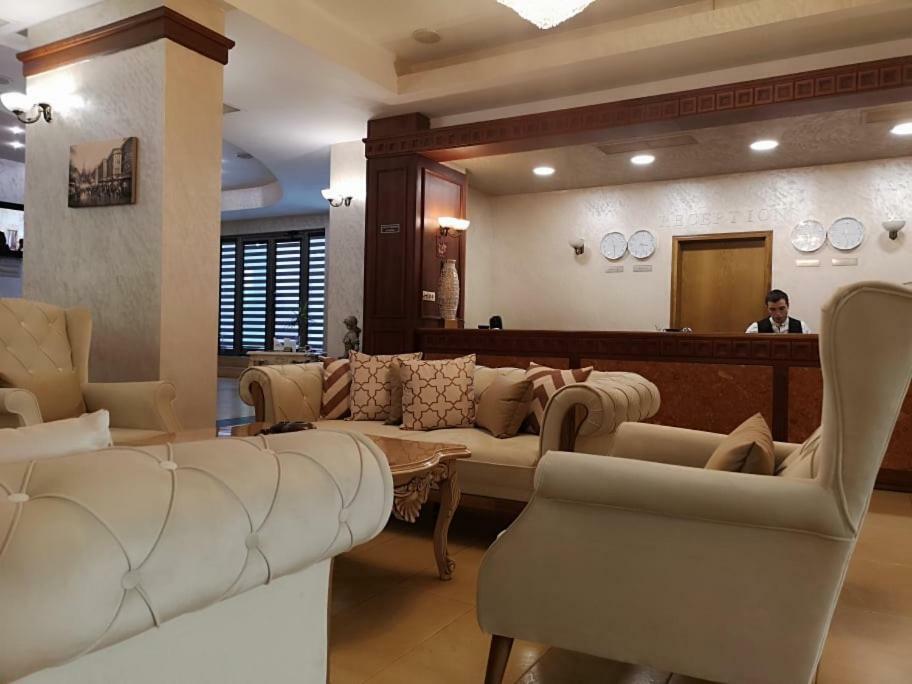 Terra Europe Brontes Hotel Тирговиште Екстер'єр фото
