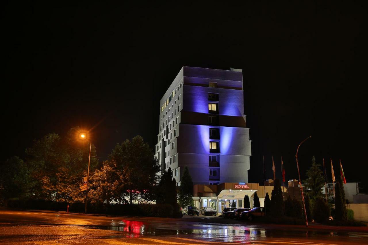 Terra Europe Brontes Hotel Тирговиште Екстер'єр фото