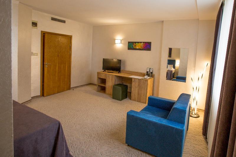 Terra Europe Brontes Hotel Тирговиште Екстер'єр фото