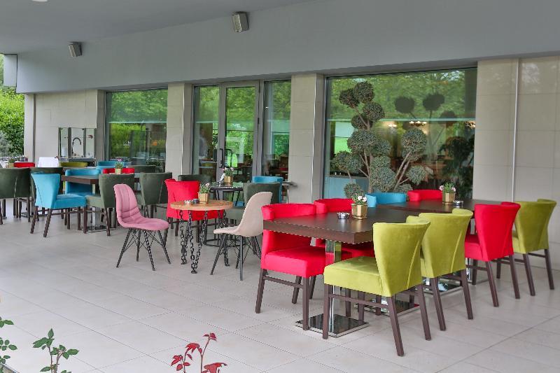 Terra Europe Brontes Hotel Тирговиште Екстер'єр фото